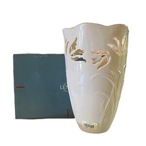 VTG New Lenox Westbury Ivory Vase Scalloped Gold Guilted Cut Out Tulip Leaves